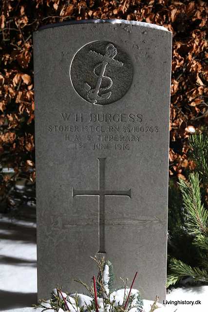 IMG_3245.JPG - W. H. Burgess, Stoker 1st. Cl. R.N., H.M.S. ”Tipperary”Died 1. June 1916 – found 7. June and buried 9. JuneFound in sea about 4 Danish mil (4 x 7,5 km) northwest for Lyngby. His clothes were marked BurgessHe had tattoos on chest and arms.